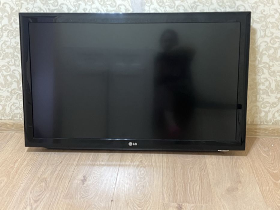 Телевизор LG, б/у, в отличном состоянии