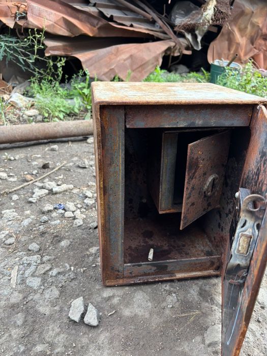 сейф металлический