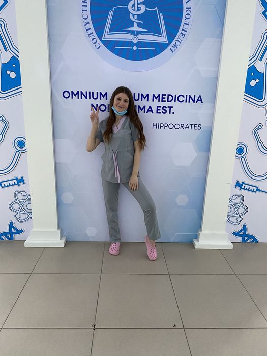 Продам медицинский халат и хирургичку