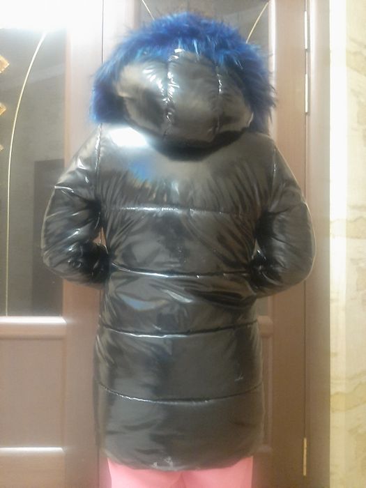 Продам куртку для девочек возраст 8-11 лет