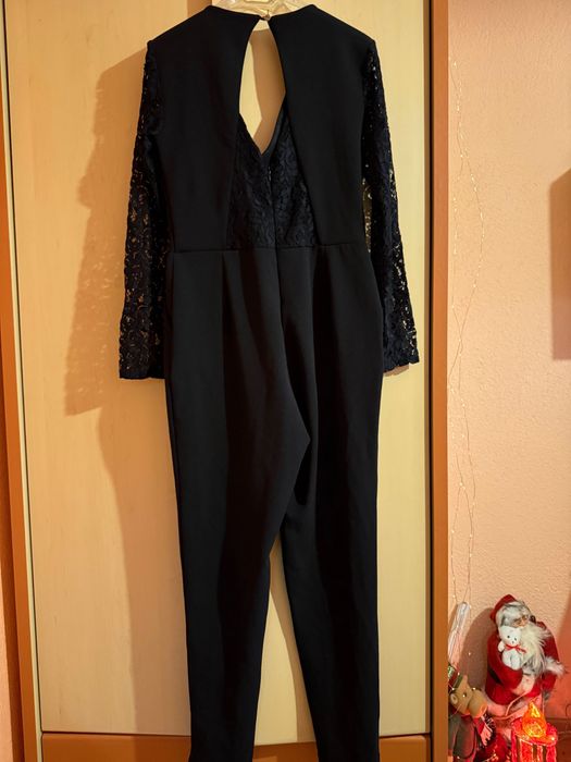 Черен гащеризон с дантелени ръкави