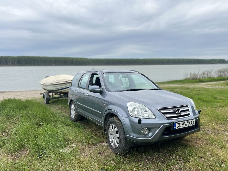 Лодка с двигател и колесар с регистрация