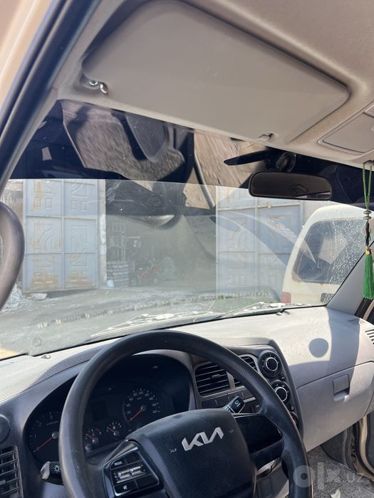 Kia bongo sotiladi