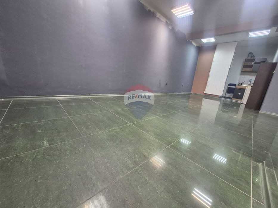 Офис под наем, района на Лятно Кино Тракия,гр.Варна,ДВ 4554