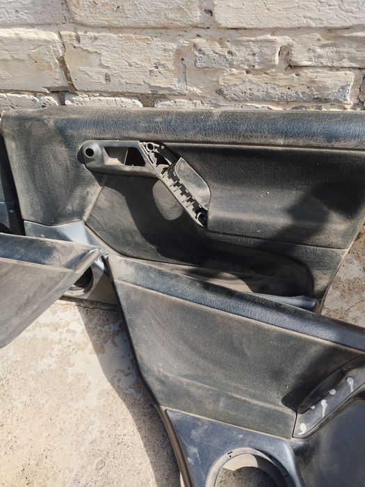 Продам дверные карты гольф 3