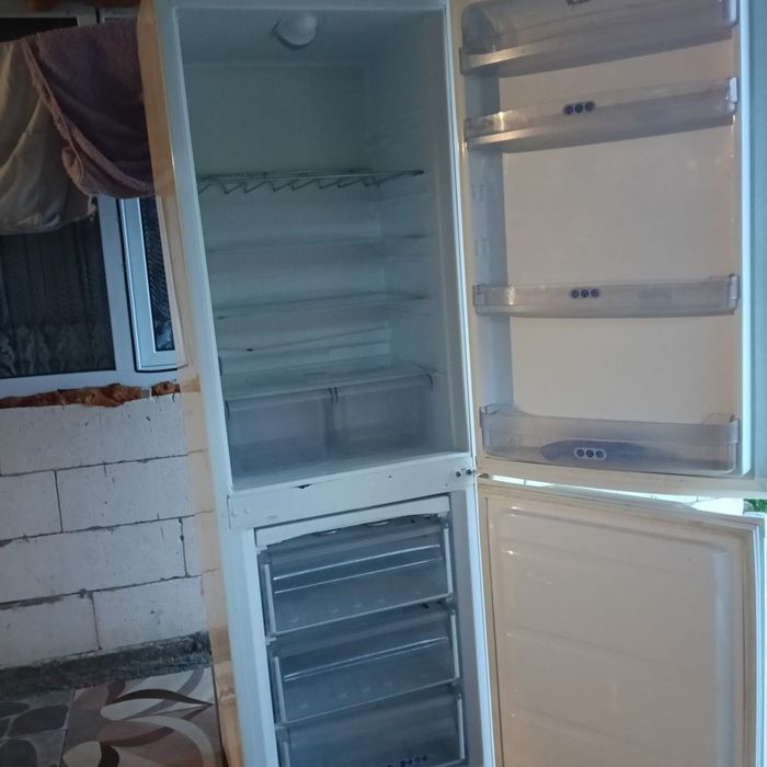 Frigider whirlpool  de vânzare în stare buna de funcționare preț 550 de lei ușor negociabil