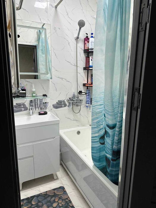 Абай 3в4 комнаты, 65 м², 3/4, кирпич, Лабзак Центр`