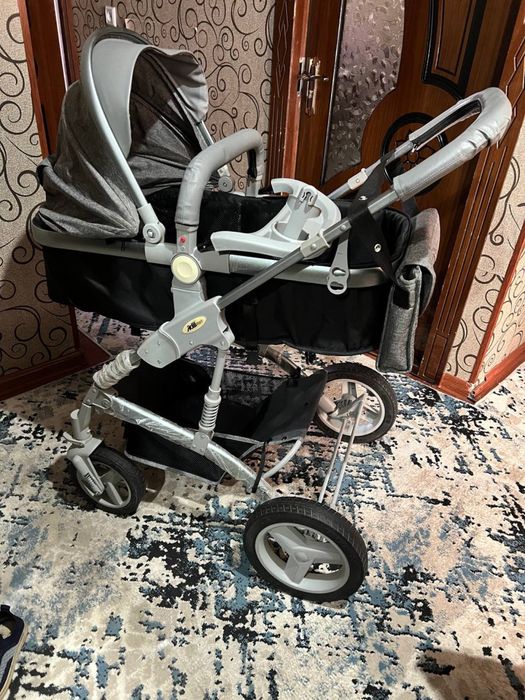 Продам коляску пользовались 3-4 месяца