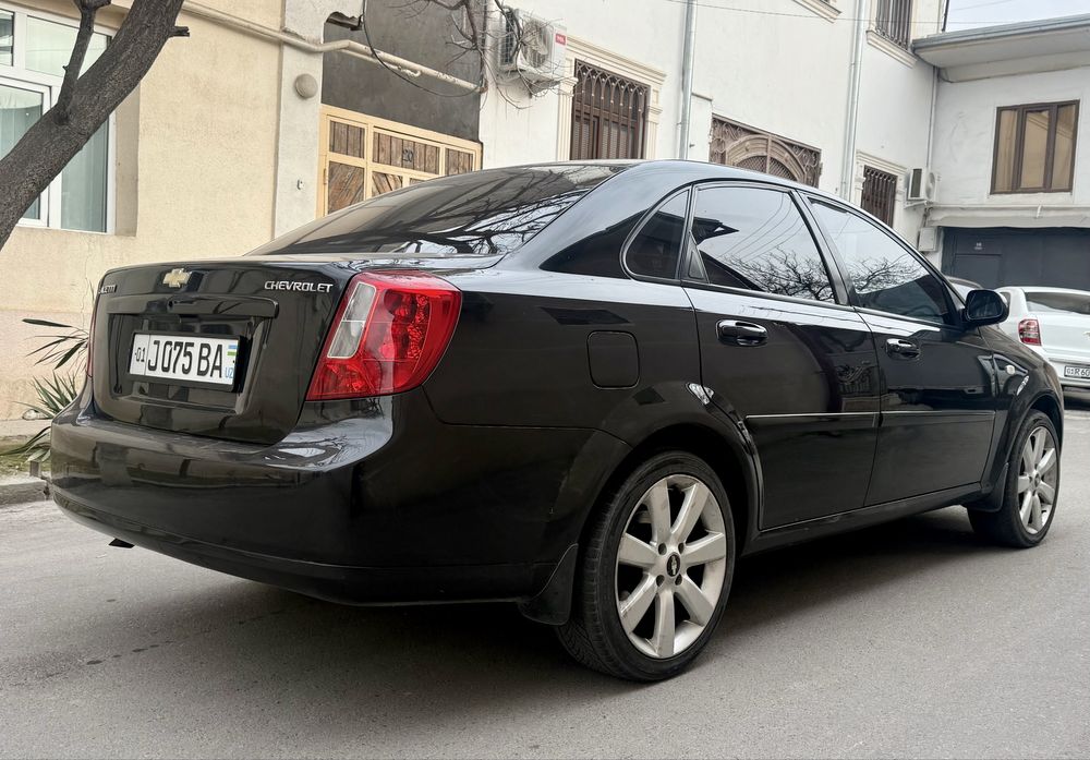 Lasetti 1 pozitsiya 118.000 km yurgan benzinda