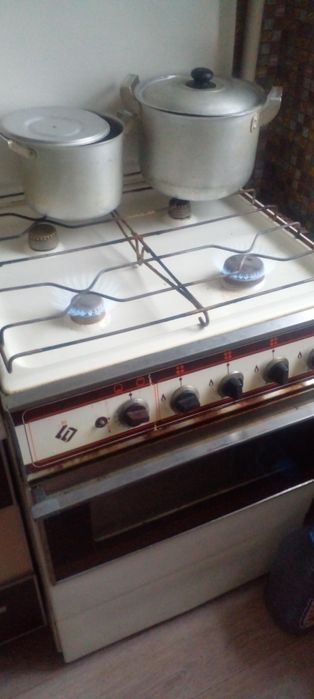 Продам газовую плиту