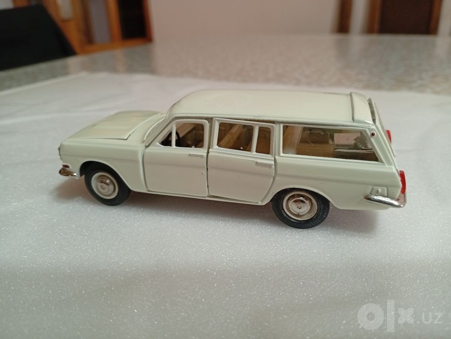 Продам модель автомобиля волга