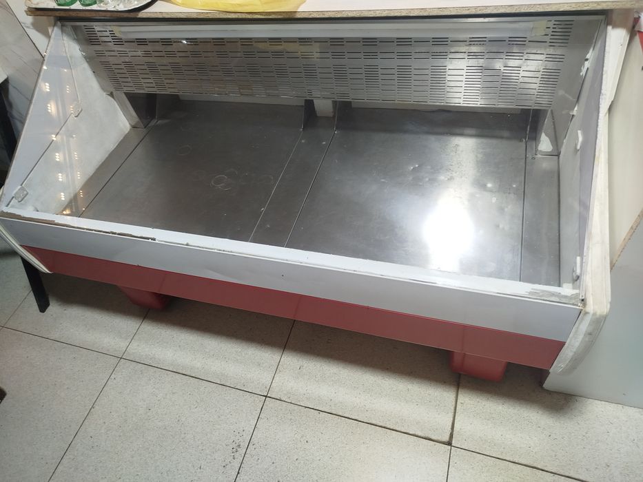 Продам витринный холодильник