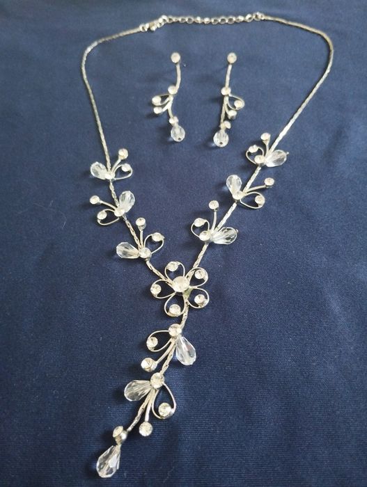 Продам комплект серги и ожерелье