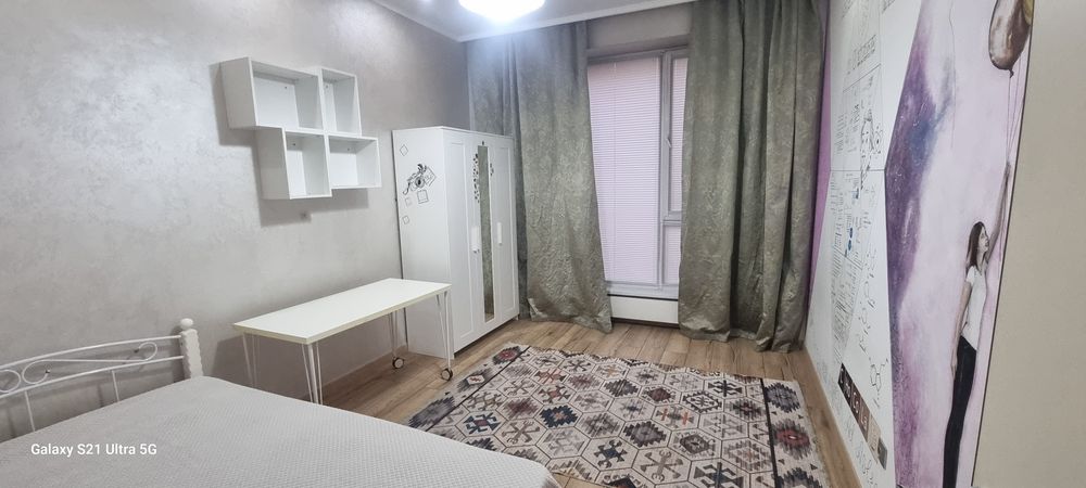 Центр Алматы 4 бөлмелі пәтер. Посуточно.