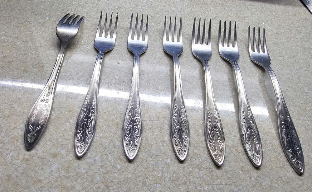 Вилки нержавейки десертные - 7 шт. Советских времен.