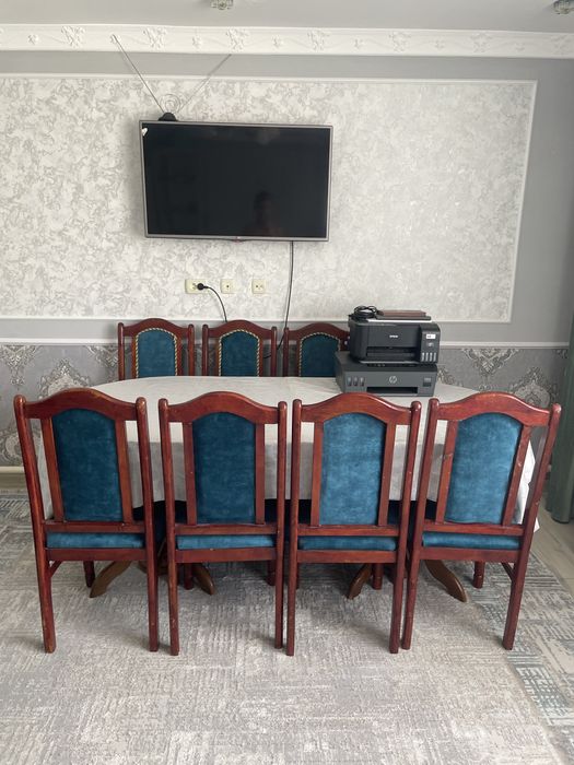 Стол для гостинной, со 8 стулями