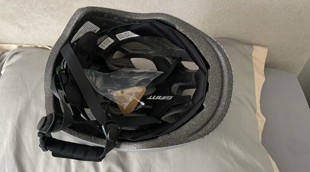 Велосипедный шлем Giant