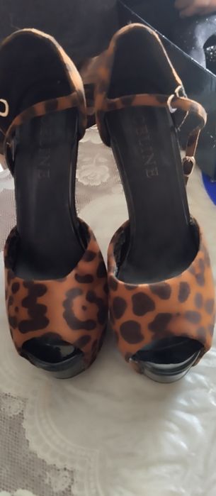 Продам босоножки