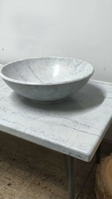 Мраморный комплект: столешница 100 * 60см с накладной раковиной.