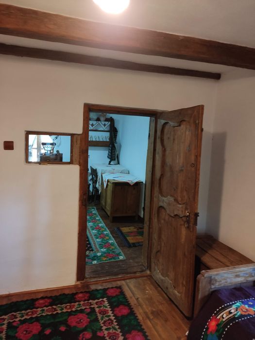 Vând proprietate la munte,potențial turistic.Zona Polovragi-Racovița.