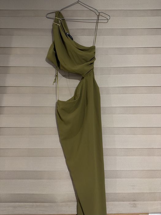 Платье на одно плечо