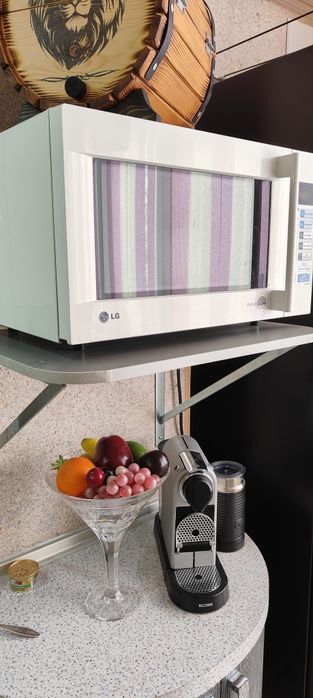 Продам микроволновую печь LG