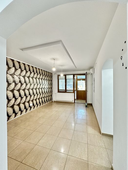 SPAȚIU COMERCIAL/ BIROURI  -  750 euro / 52 mp – Parter cu acces stradal, vis-à-vis de City Park Mall