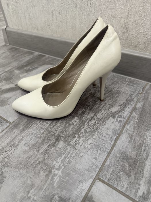 Продам женские туфли