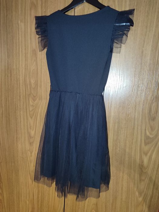 Кокетна черна рокля