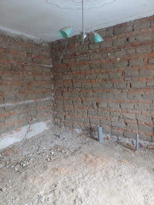 vand casa in renovare+teren