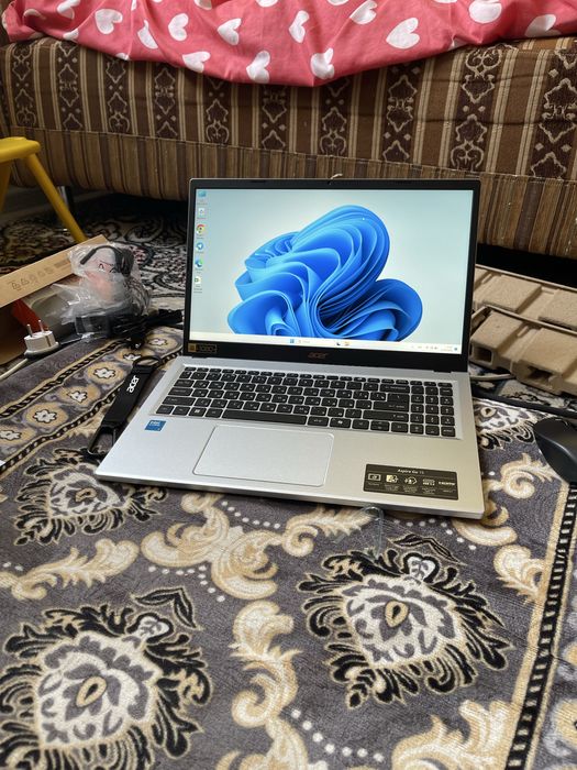 Noutbuk Acer Core i3 Full complekt