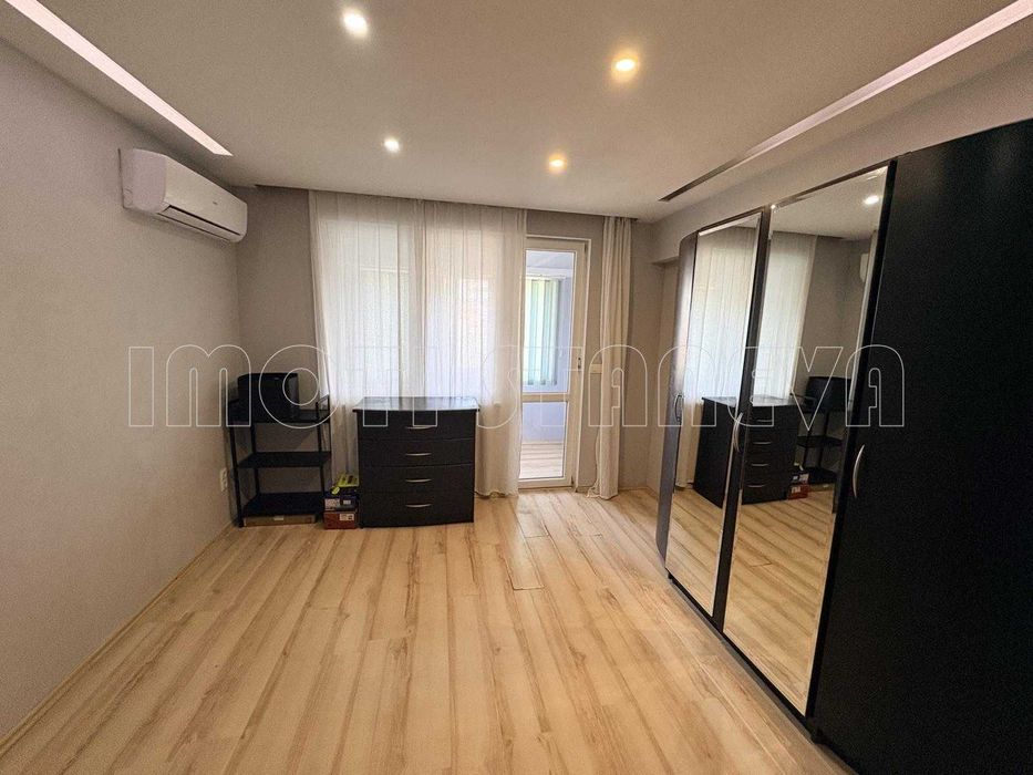 Ремонтиран четиристаен тухлен апартамент в ж.к. „Крум Бъчваров"