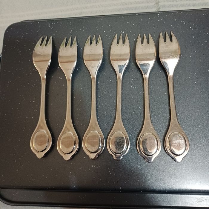 Vând lingurițe și furculițe