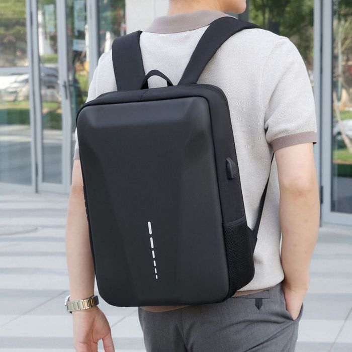 Мужской рюкзак для ноутбука с твердым корпусом водонепроницаемый