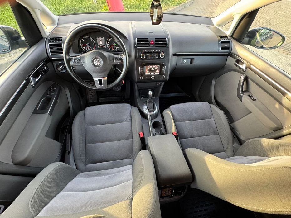 Volkswagen Touran/2.0 TDI/2011 luna a3a/DSG(Cutie automata)Euro 5/Navi/Led/7650€