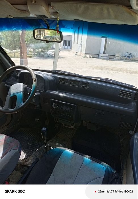 Tiko 1997 yil rangi oq