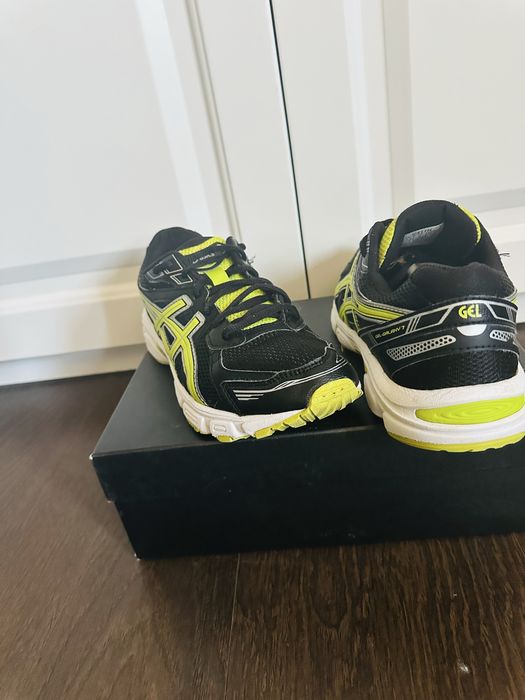 Adidasi asics Gel , numarul 39 , in stare buna