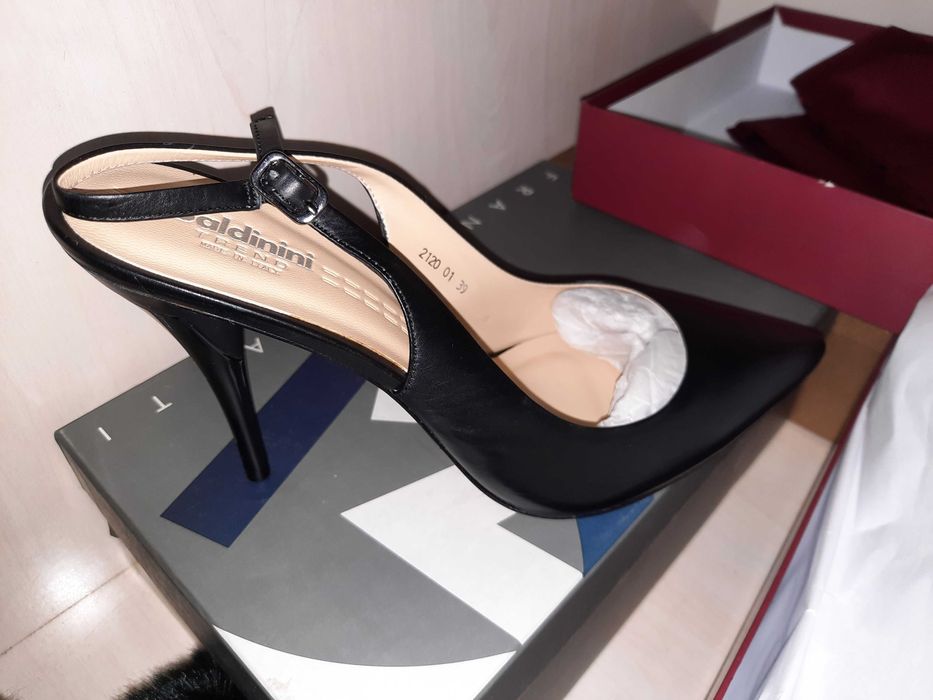 Продам фирменные итальянские туфли Baldinini