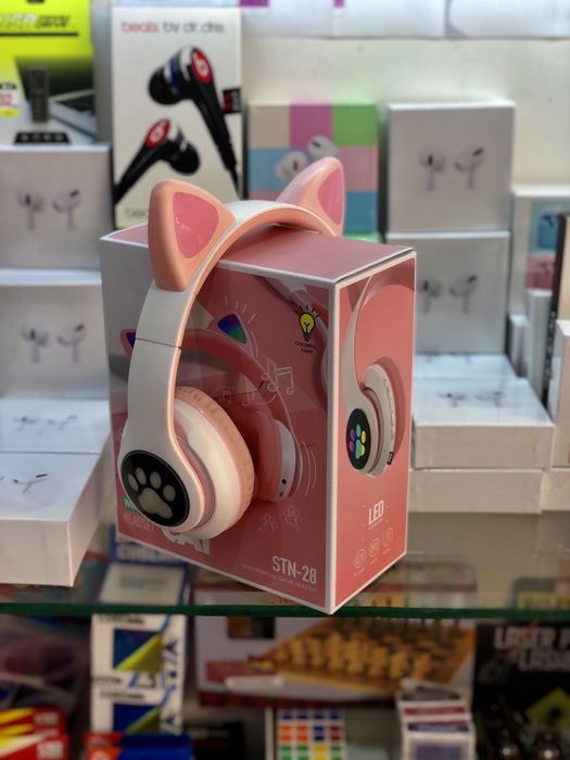 Слушалки коте /Безжични слушалки с котешки уши със LED и микрофон