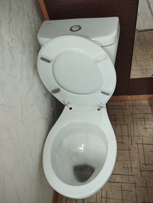 Продам унитаз все работает