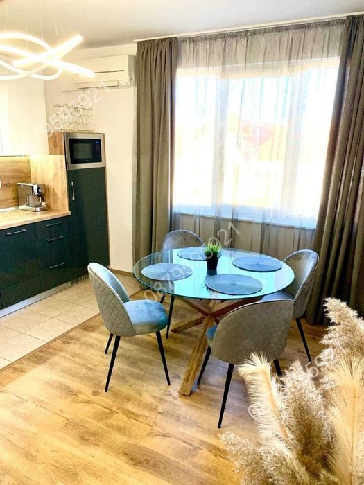 Дава се под наем Двустаен апартамент в Бургас, Център - 70 кв.м за 561 € - Снимка #1