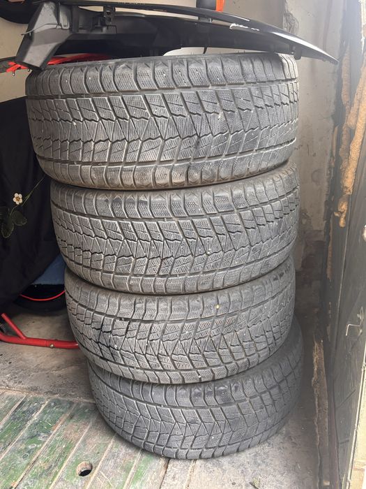 Зимни Гуми 275/40/22