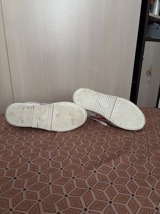 Adidasi Valentino Garavani