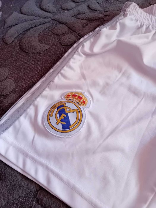 Оригинални детски къси панталонки на Реал Мадрид - размер 140