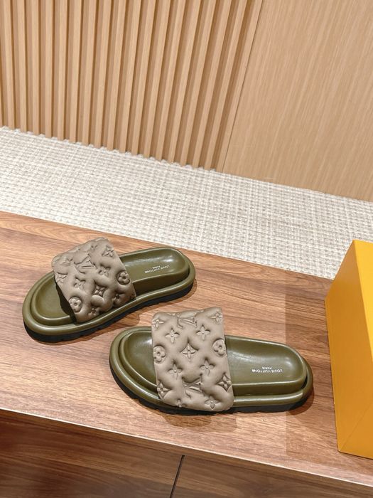 Papuci/Șlapi Louis Vuitton Calitate Premium