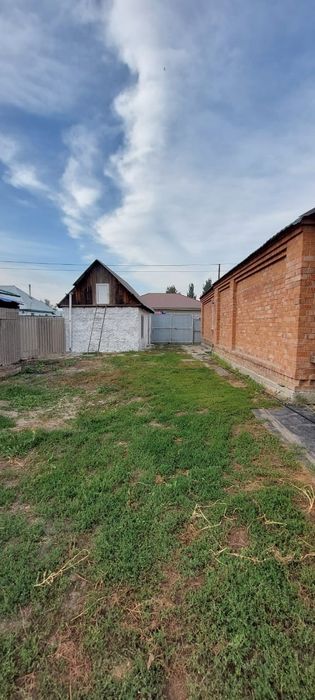 Сдам дом. Установлен котёл длительного горения. Имеется гараж. Ванная,