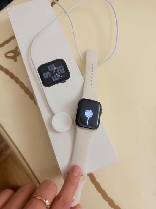 apple watch SE white