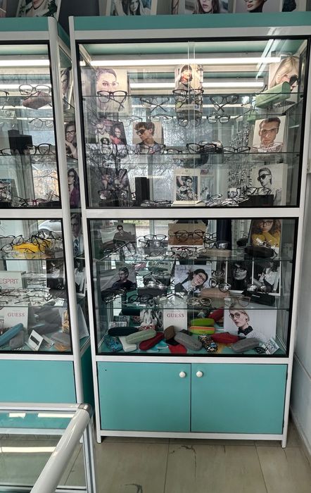 Витрини за магазин оптика , аптека и др.