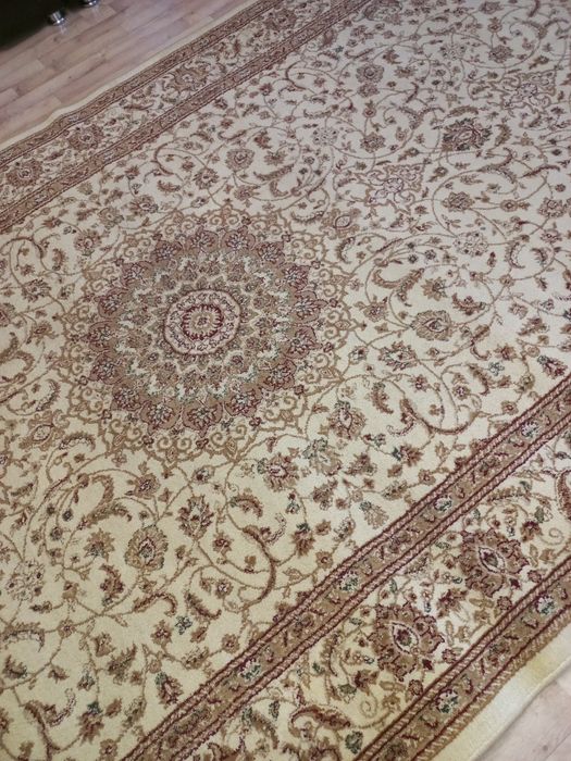 Продам ковёр  полушерстянной