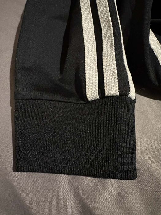 Vând pantaloni de trening Adidas Originals,